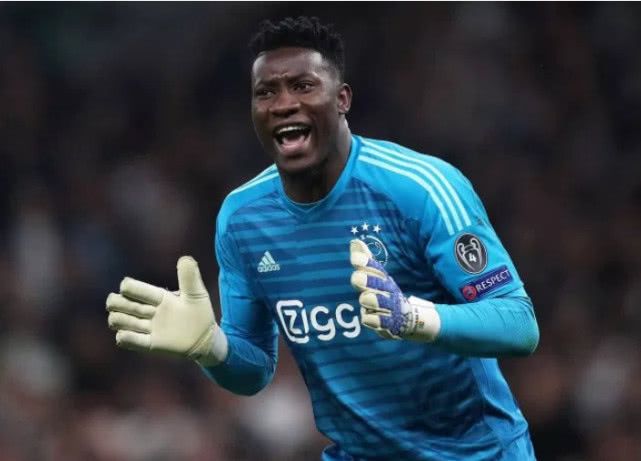 关于阿贾克斯迎法甲关键赛，赛前强势反弹，媒体盛赞，心理建设被强调的信息