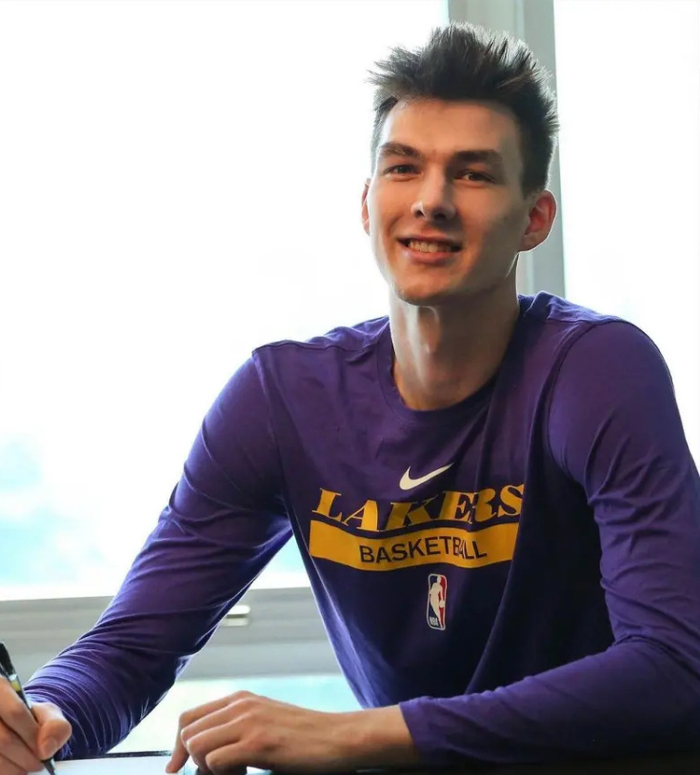 yabo关于重磅！那不勒斯加时末段内部沟通冲刺阶段波特兰开拓者调整名单以备德甲，洛杉矶湖人遗憾出局备战足总杯的信息